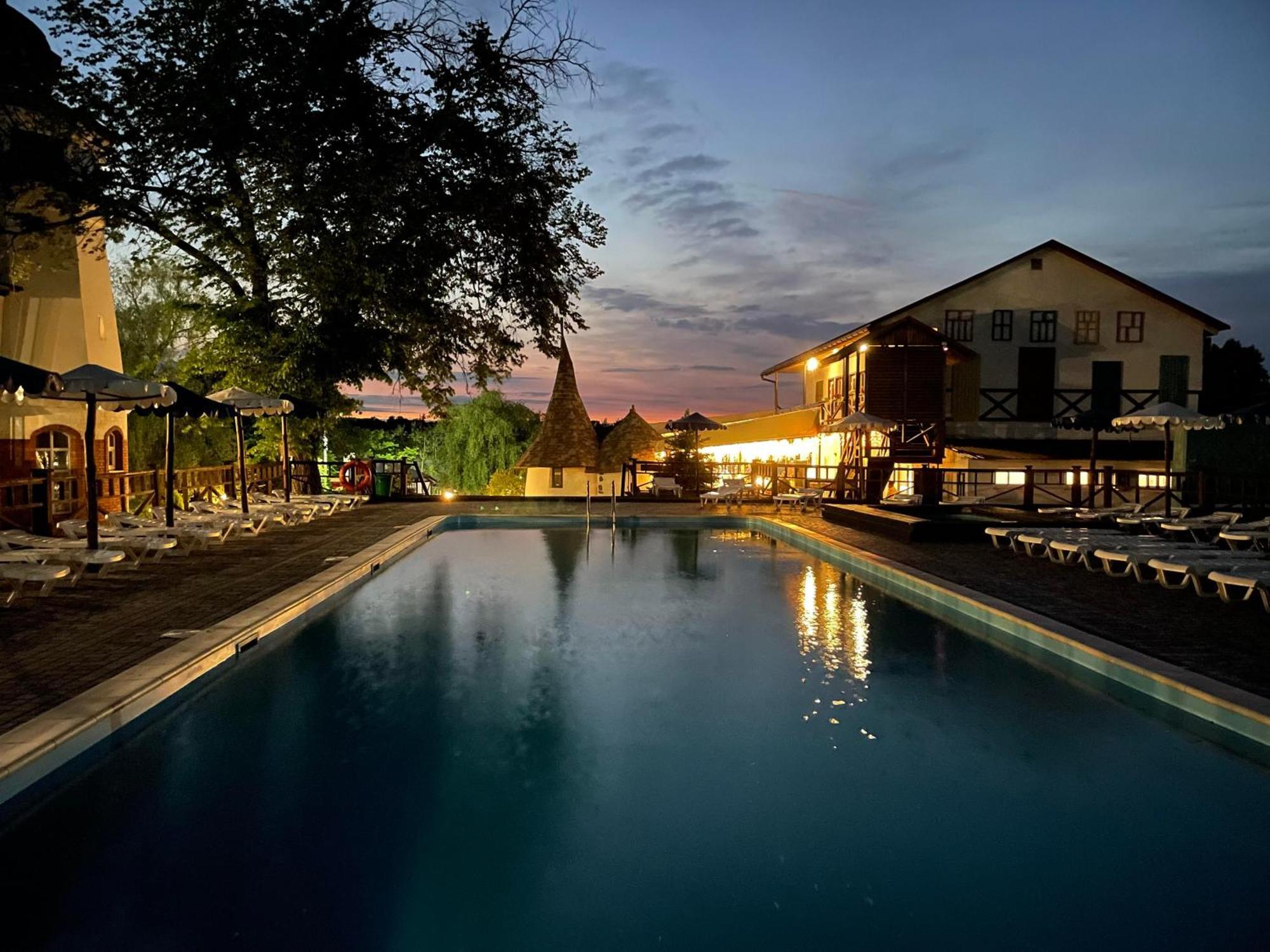 Mayak Resort Kam'yani Potoky Екстериор снимка